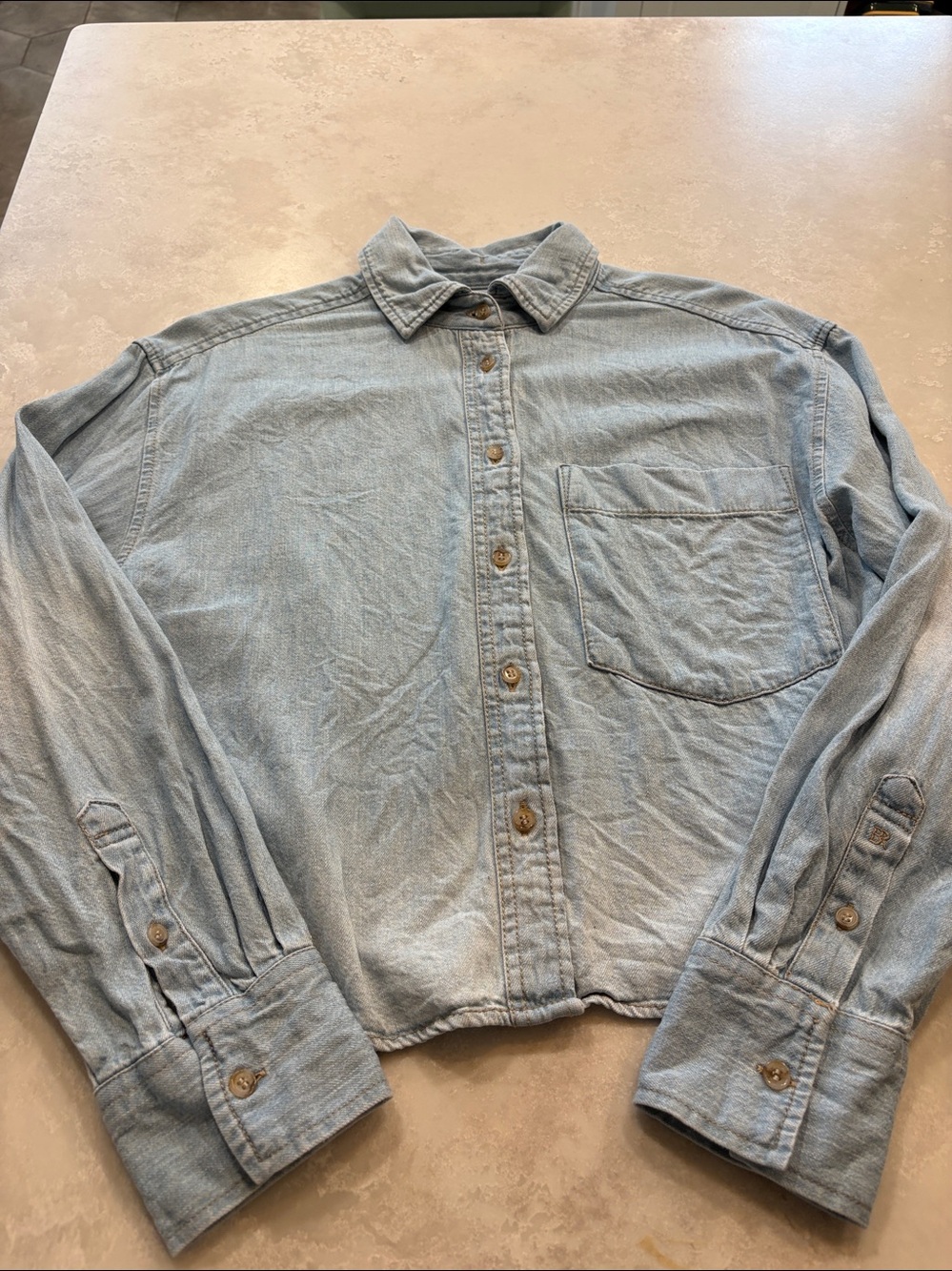 BR cropped denim shirt - Picture 2 of 8